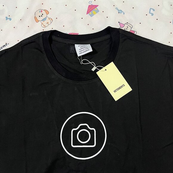 Vetements "No Posts Yet" Social Media Style Short-Sleeve T-Shirt In Black - Picture 2 of 5